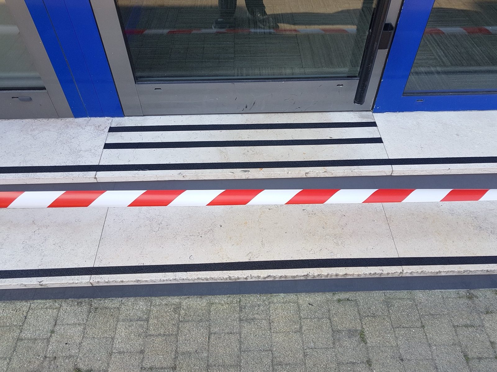 Bandes antidérapantes sur marches