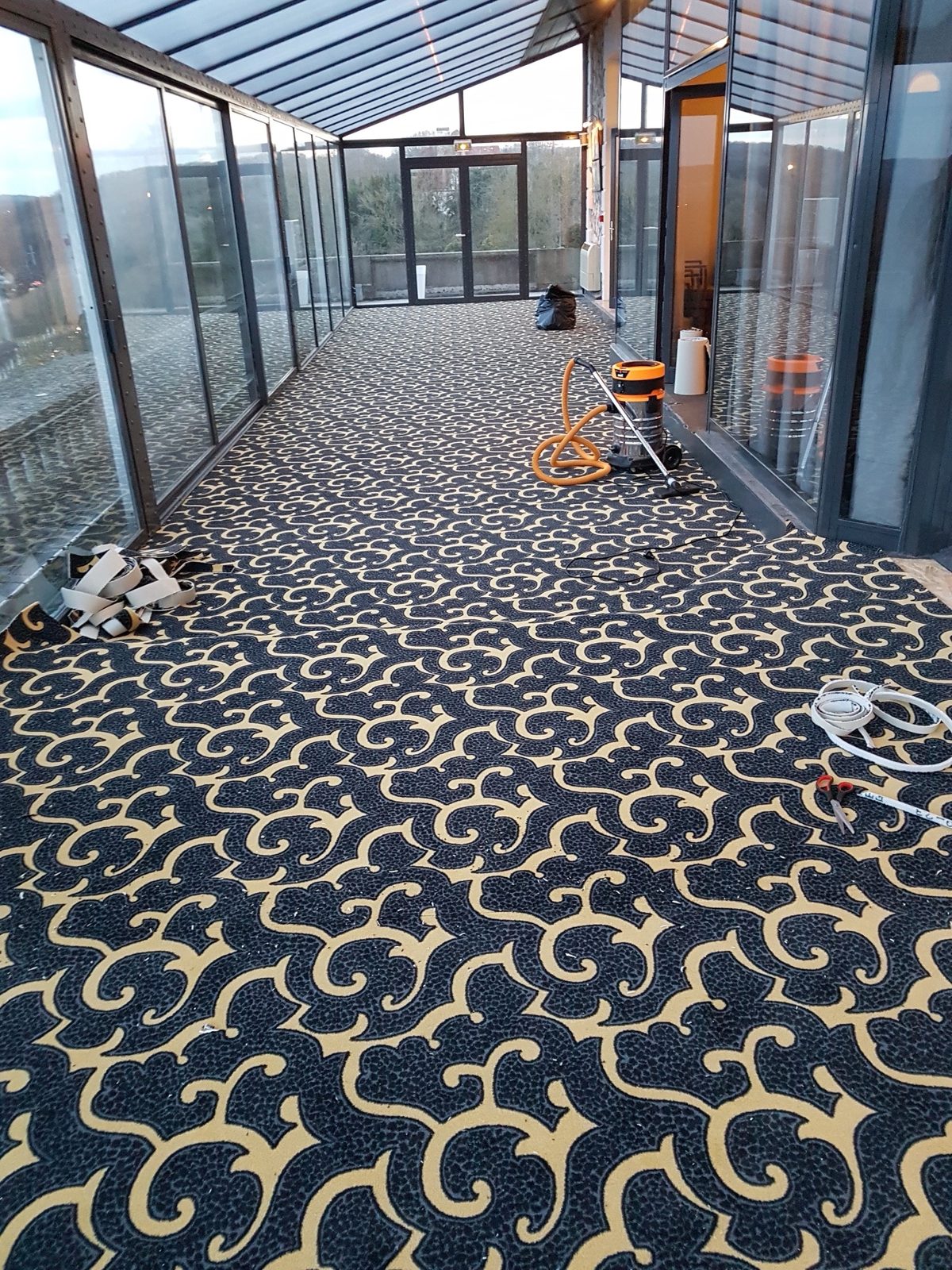 Moquette à motifs, véranda